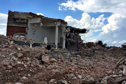 La demolición del emblemático hotel y casino San Rafael de Punta del Este