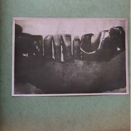 La dentadura de Hitler, en una fotografía incluida en el informe realizado por el Smersh, el servicio de contrainteligencia ruso que fue el primero que dio con el cadáver del líder nazi