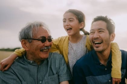 La dependencia entre distintas generaciones también puede acercar más a la familia