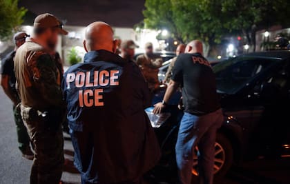 La deportación es el proceso de expulsión del territorio de Estados Unidos de un extranjero por no cumplir con las leyes