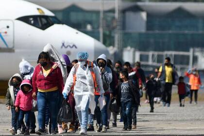 La deportación masiva de Estados Unidos implicó el aumento de vuelos a países que reciben a las personas expulsadas.