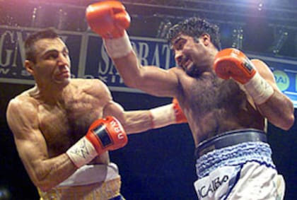 Wálter Crucce, en su pelea con Michele Piccirillo, en 2000; perdió por puntos y significó un antes y un después de su carrera