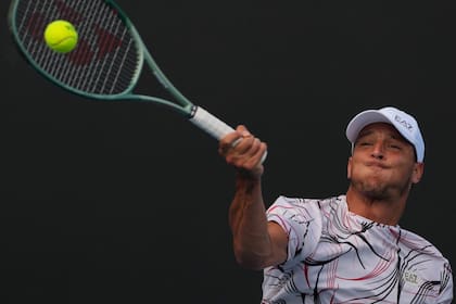 La derecha de Luciano Darderi (AP Photo/Dar Yasin)