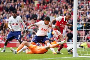 El blooper de Cuti Romero en la derrota de Tottenham en el clásico londinense