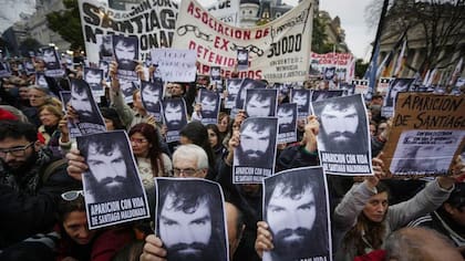 La desaparición de Maldonado mantiene en vilo al gobierno de Mauricio Macri