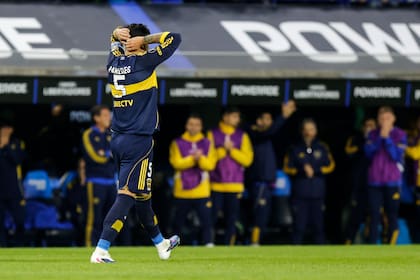 La desazón de Leandro Paredes tras una chance desperdiciada frente a Cruzeiro: el empate en la Bombonera complicó la clasificación a octavos.