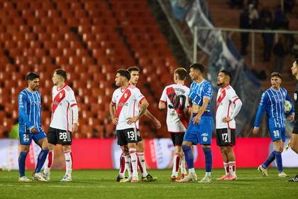 La desazón de los jugadores millonarios en un partido reciente ante Godoy Cruz