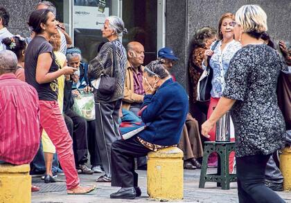 La desazón de un grupo de jubilados en Caracas
