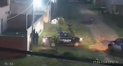 La descarga de la mercadería en la casa de uno de los sospechosos