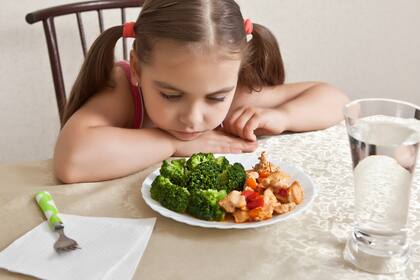 La desconfianza de los chicos frente a los alimentos nuevos tiene un motivo evolutivo: no comer algo que podría hacerles mal