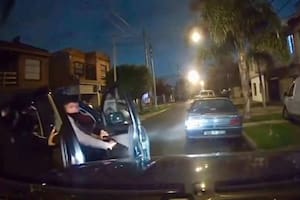 La desesperación en primera persona: como no podían romper el auto porque es blindado le dispararon.
