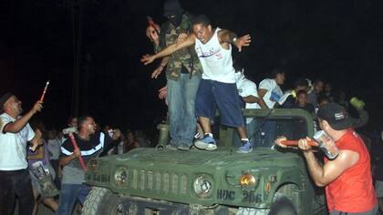 La desobediencia civil fue clave en las protestas que buscaban expulsar a la Marina de EE.UU. del pequeño pueblo. Muchos fueron arrestados por ello