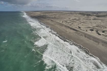 Existen testimonios que dan cuenta que en la entrada a la Caleta de Los Loros hay dos submarinos hundidos