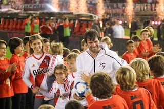 Fue ídolo de River, compró un club en Uruguay y lo transfirió al holding que lidera un gigante europeo