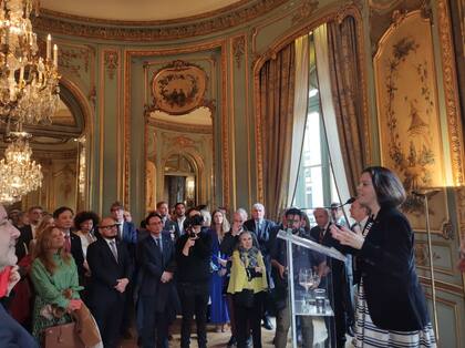 La despedida de la embajadora Claudia Scherer Effosse. "Llegué hace cuatro años, el día 11 de agosto", recordó.