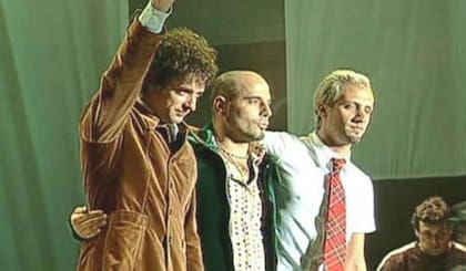 Gustavo Cerati, Zeta Bosio y Charly Alberti en River Plate, en 1997, en la despedida de la banda. Un show que marcó un hito artístico y de producción en los recitales de estadio