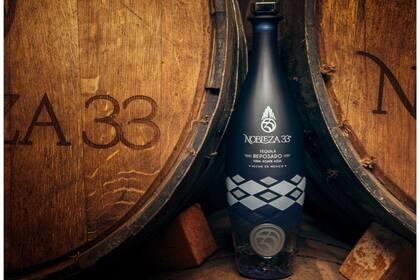 La destilada está compuesta por un 95% de tequila obtenido de una fermentación normal y un 5% de una fermentación de fibra. (Nobleza33)