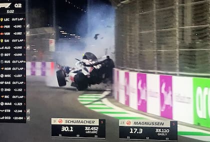 La destrucción del Haas de Mick Schumacher, luego de una mala maniobra en el circuito de Arabia Saudita