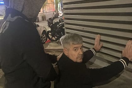 Prófugo en el baño: un video revela el insólito escondite de Waldo Bilbao en barrio Martin - Image 3