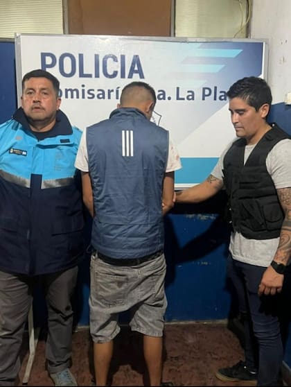 La detención fue posible gracias a un operativo desplegado por personal del Grupo Táctico Operativo (GTO) de la Comisaría Novena, con el apoyo de la Subcomisaría La Unión y la Comisaría Sexta de Tolosa.