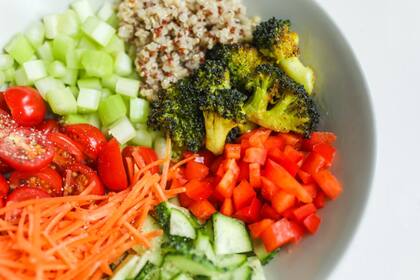 La dieta alcalina se basa en consumir alimentos que regulen el pH del cuerpo (Foto Pexels)