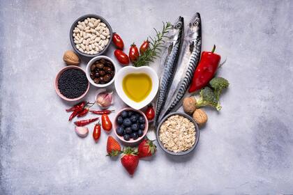 La dieta mediterránea emerge como modelo nutricional preferido, que demuestra una reducción significativa en enfermedades cardiovasculares, diabetes y procesos neurodegenerativos