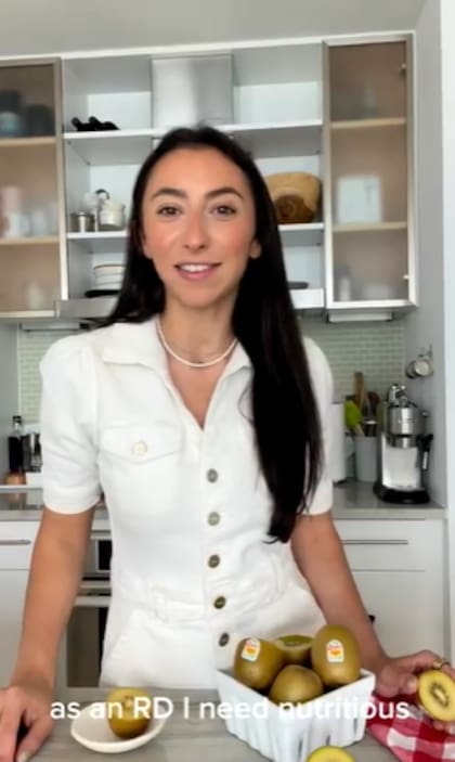 La dietista Maddie Pasquariello recomienda evitar las tendencias para bajar de peso que aparecen en las redes sociales (Instagram/@eastcoasthealth)