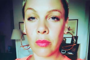 La difícil recuperación de Pink tras someterse a una operación de cadera: “Fue una primera semana brutal, llena de lágrimas y medicamentos”
