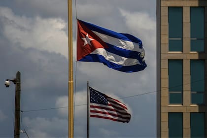 La difusión de informes sobre drones y el refuerzo de sanciones reavivan la confrontación histórica entre La Habana y Washington