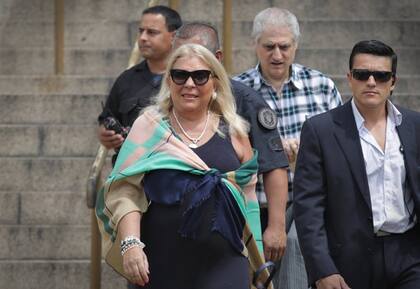 La diputada Carrió, al abandonar los tribunales de Comodoro Py