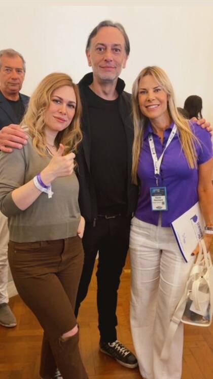 La diputada nacional Lilia Lemoine junto a los entrantes Karen Reichardt y "Tronco", en el congreso partidario que montó Karina Milei el domingo en Mar del Plata