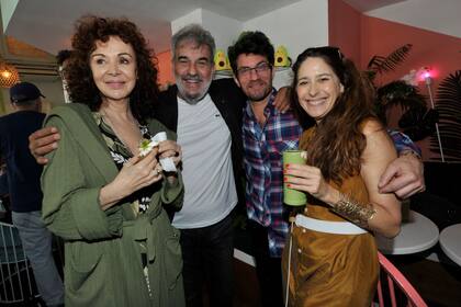 La directora de la obra, Patricia Palmer, junto a Miguel Ángel Rodríguez, Fabio Di Tomaso y Laura Novoa