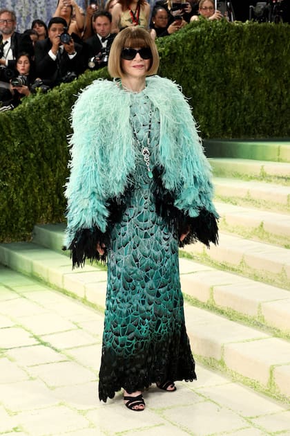 La directora editorial global de Vogue y copresidenta de la Met Gala también eligió a Chanel para esta ocasión