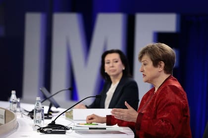 La directora gerente del FMI, Kristalina Georgieva, y la directora de Comunicación, Julie Kozack, en Washington.
