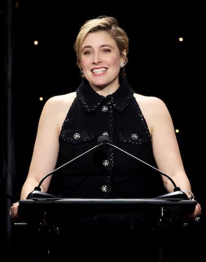 La directora Greta Gerwig en su discurso de agradecimiento por ser homenajeada como la pionera del año por recaudar una suma millonaria con su película Barbie para la Fundación Will Rogers Motion Picture Pioneers. “Me encanta el trabajo que hacen para cuidar de esta comunidad. Es extraordinario y me enorgullece ser parte de una industria en la que las personas dedican su tiempo, dinero y talento a descubrir cómo cuidarse y apoyarse mutuamente”, dijo al aceptar el premio