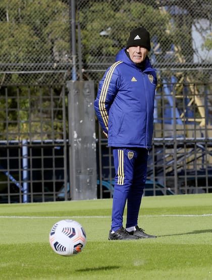 La dirigencia de Boca es optimista en cuanto a la demora de la firma de Russo: ya averiguó por los talles de los integrantes del cuerpo técnico para dejarles lista la indumentaria en el vestuario de Ezeiza.