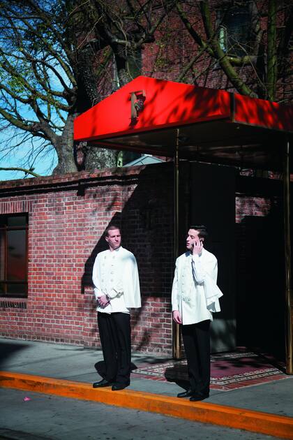 La discreta entrada del Hotel Faena