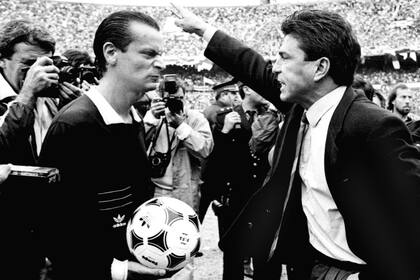 La discusión con Passarella, el día que le echó cuatro jugadores a River y también al Kaiser, en el Monumental