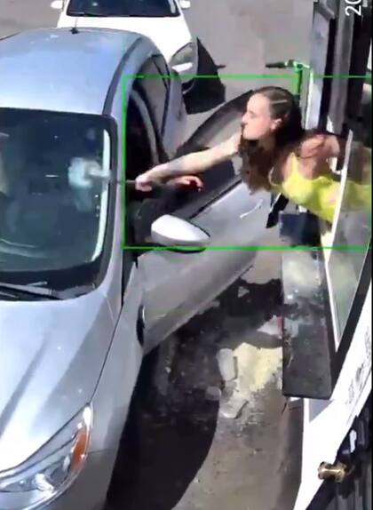 La discusión por un café terminó en daños al auto del cliente