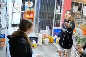Una clienta fue a quejarse a un almacén por mala atención y tuvo una brutal pelea con la empleada