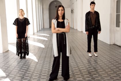 La diseñadora Andrea Urquizu junto a sus modelos