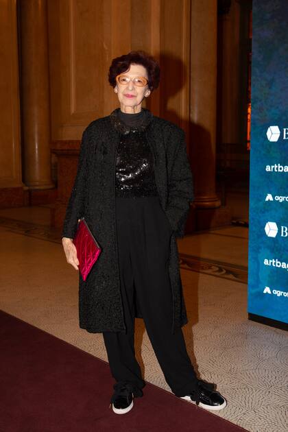 La diseñadora Dalila Puzzovio, en total black y con zapatillas de charol.