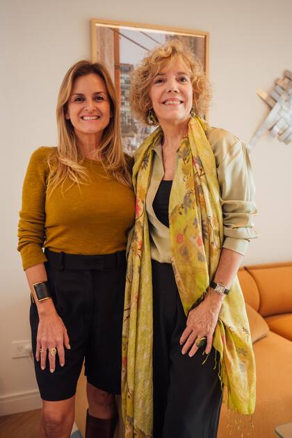 La diseñadora de interiores Gaby López Monzón, del Estudio C’est Moi, y Cecilia James, dueña de Desde Asia