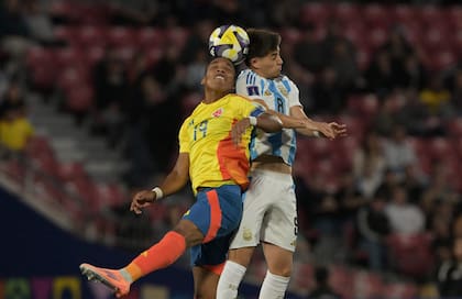 La disputa área de Valentino Acuña con Kener González