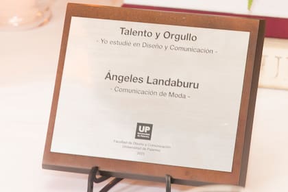 La distinción es un homenaje académico que celebra la trayectoria profesional de quienes estudiaron en Diseño y Comunicación en la Universidad de Palermo.