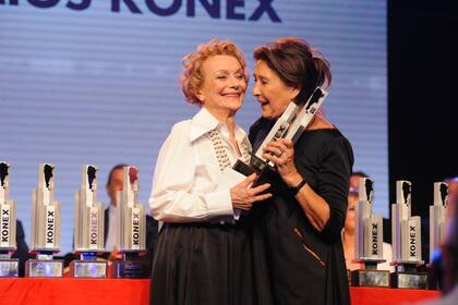 La distinguida actriz Marilú Marini, figura indiscutible de la escena, recibió el máximo galardón de los Premios Konex 2021 