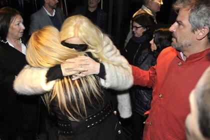 Susana y su hija Mercedes se dan un fuerte abrazo