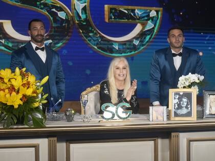 La diva lució un vestido de Paco Rabanne valuado en casi dos mil euros que contenía joyas incrustadas