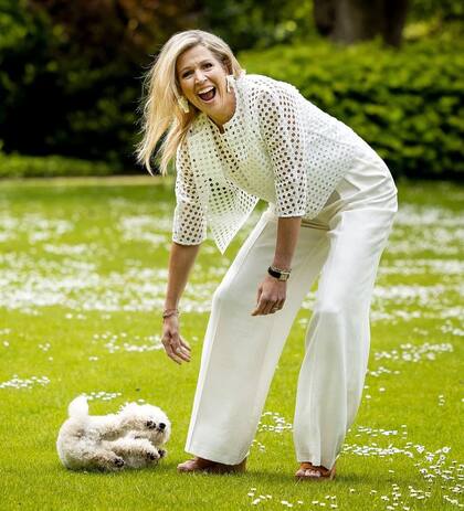 La divertida foto de la reina Máxima con su perrito Mambo (Foto: Instagram @queen.maxima)