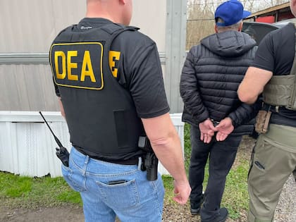 La División de Houston de la DEA, junto con el Departamento de Justicia, ayudan al DHS y a otros socios encargados de ejecutar el plan de deportación masiva de la nueva administración Trump